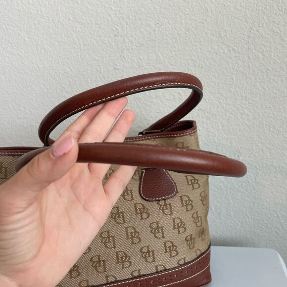 DOONEY & BOURKE Tan Signature Monogram Tote Shoulder Bag - Picture 4 of 12